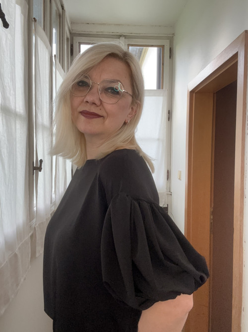 Černá úpletová halenka — foto 2