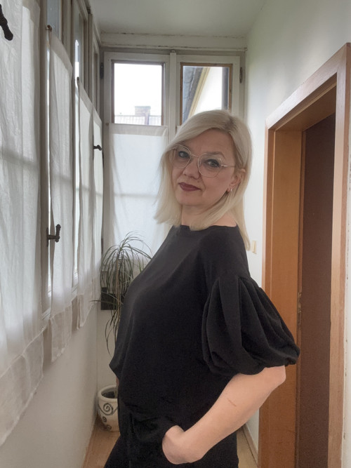 Černá úpletová halenka — foto 5