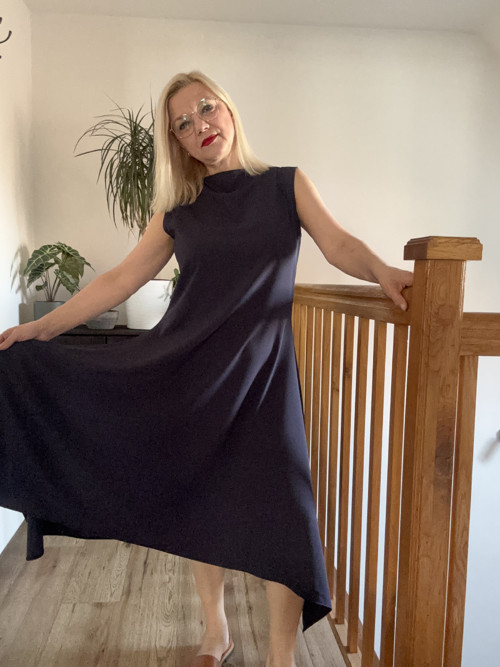 Tmavomodré šaty — foto 4