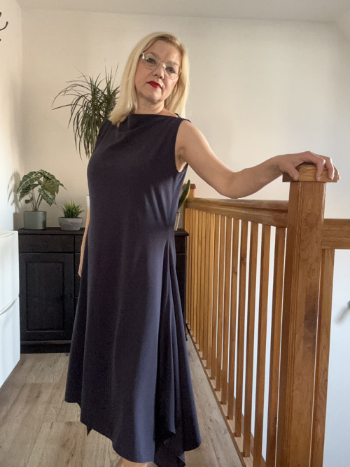 Tmavomodré šaty — foto 6