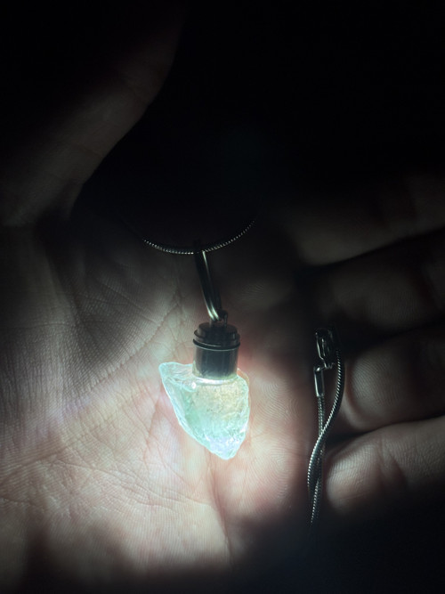 Svítící náhrdelník - Surový fluorit — foto 2