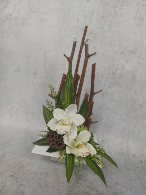 Ikebana s orchidejemi zelinkavá — foto 4