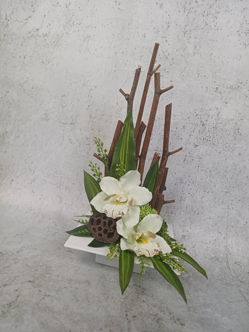Ikebana s orchidejemi zelinkavá — foto 6