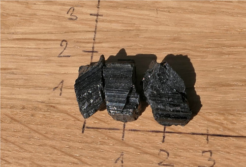 3x surový turmalín - skoryl V3404 — foto 3