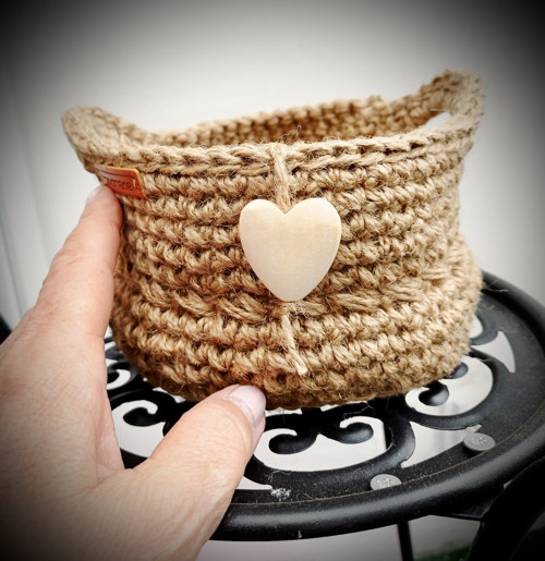 Háčkovaný jutový košíček -boho ošatka — foto 3