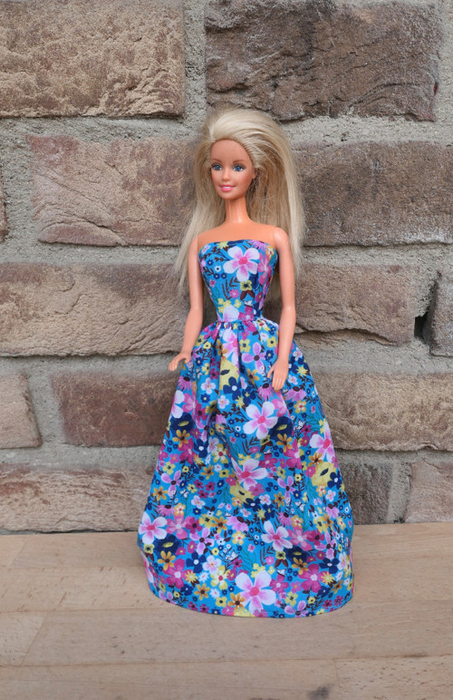 Šaty - na starší typ Barbie — foto 2