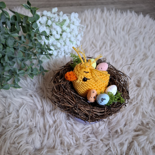 Háčkované kuřátko na hnízdě — foto 2