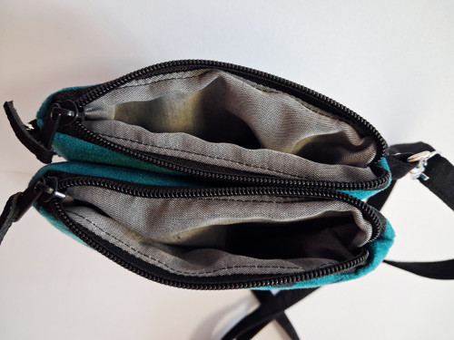 Malá crossbody hodinkový stroj — foto 5