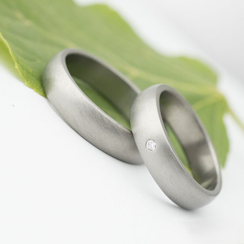 Snubní prsten Prima titan + diamant — foto 3