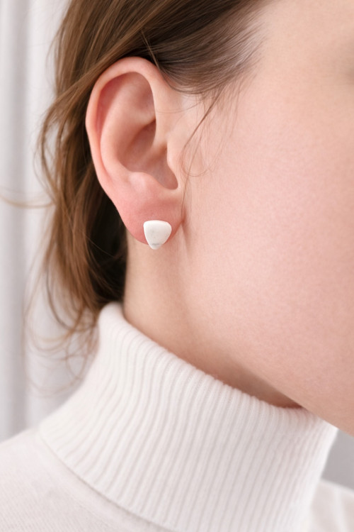 Minimalistické polymerové náušnice MODIVI – mramor — foto 3