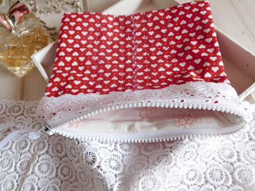 Kosmetická taštička s krajkou — foto 4