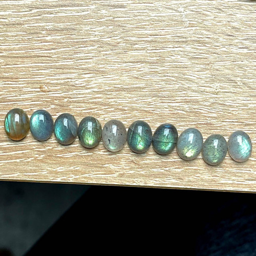 Labradorit kabošon ovál / 9x7 mm — foto 3
