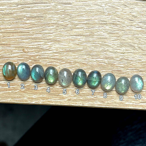Labradorit kabošon ovál / 9x7 mm — foto 4
