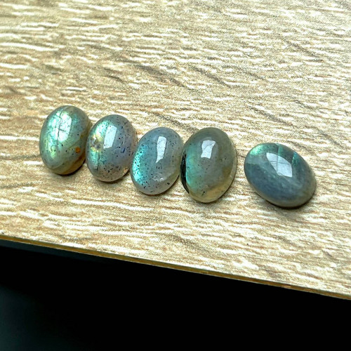 Labradorit kabošon ovál / 8x6 mm — foto 3
