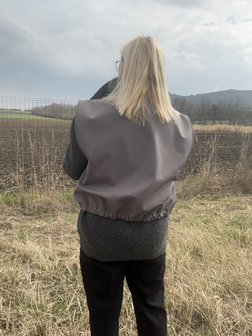 Vesta šedá — foto 4