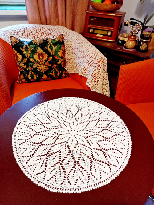 Bílá háčkovaná dečka s ažurovým lemem, 42cm — foto 2