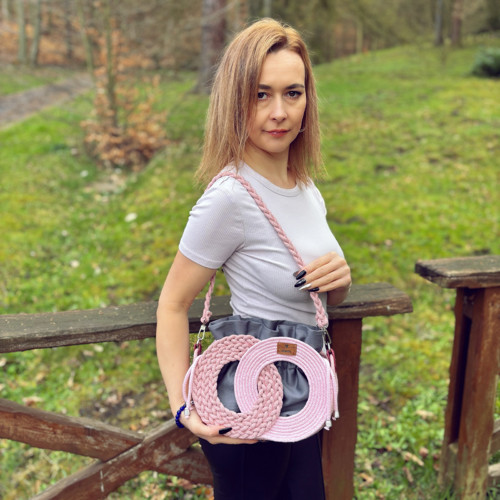 Elegantní copánková kabelka — foto 4