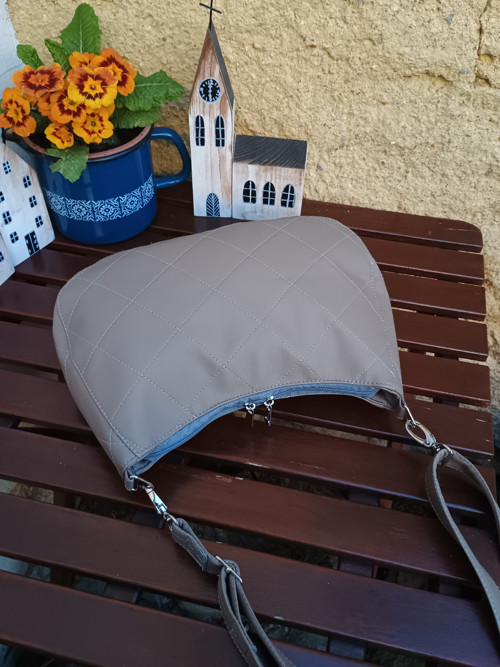 Šedohnědá Gondolka — foto 3