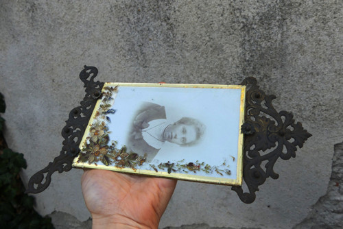 Vzpomínka...kovový secesní rámeček — foto 2