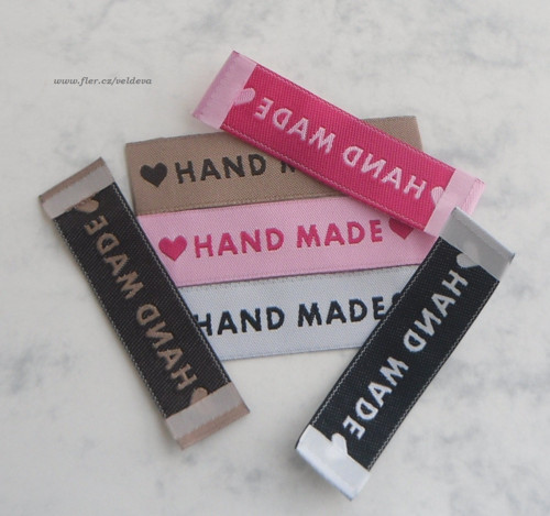 Štítek textilní handmade šedý 5 ks srdíčka — foto 2
