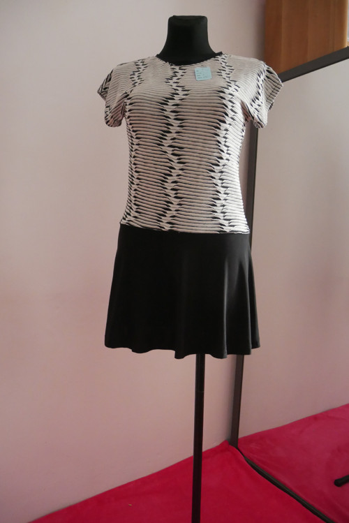Dámské minišaty vel S — foto 2