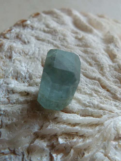 Akvamarín krystal - 1,3 cm — foto 4