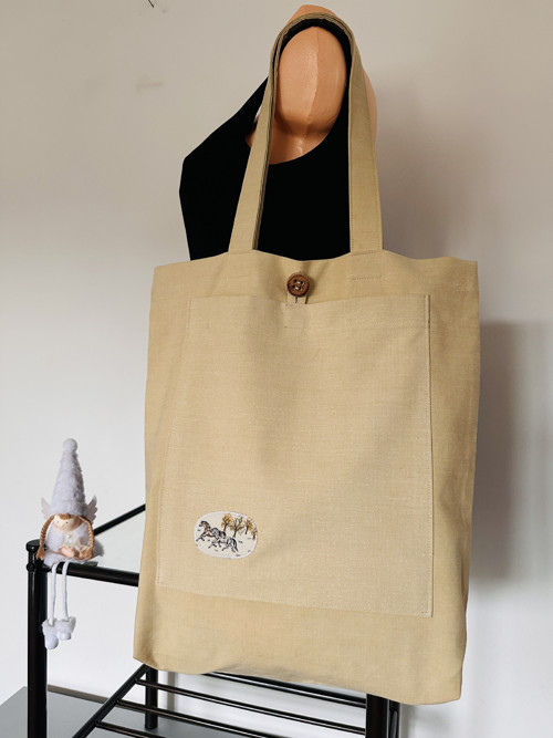 Béžovka s koníkama — foto 3