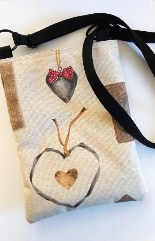 Crossbody s kapsou v hnědém — foto 3