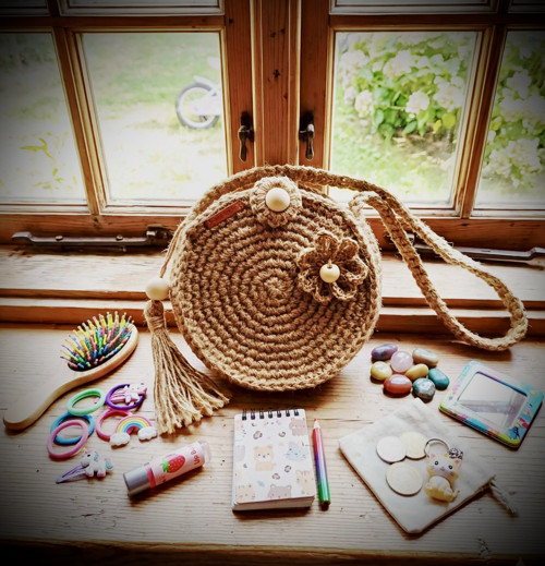 Kulatá háčkovaná kabelka pro holčičku v boho stylu — foto 2
