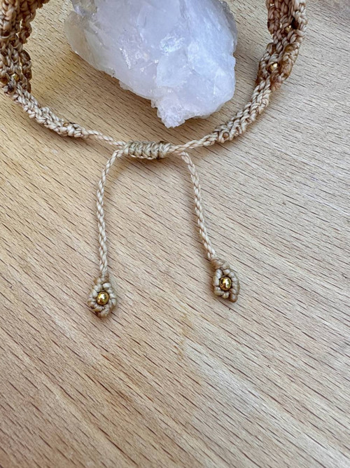 Boho makramé náramok s ruženínom — foto 4