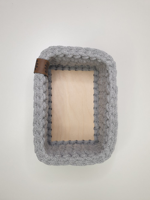 Malý háčkovaný košík světle šedý 15 × 10 cm — foto 2