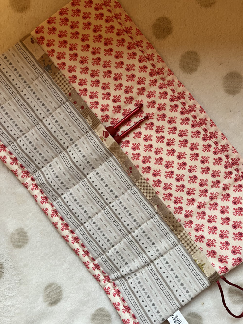 HÁČKOVNÍK " Patchwork " na knoflík — foto 4