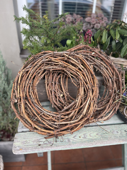 Věnec upletený z vinné révy, průměr 40cm — foto 4