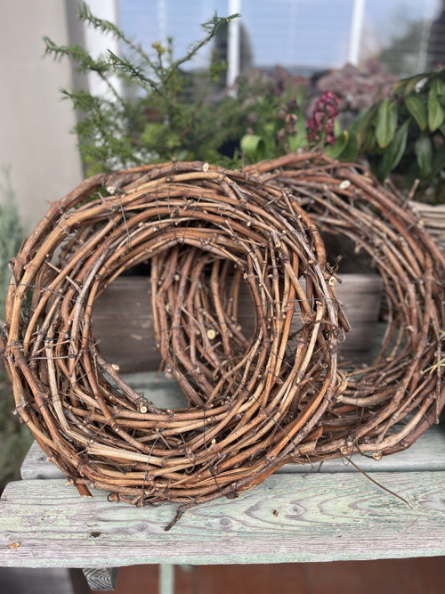Věnec upletený z vinné révy, průměr 40cm — foto 2