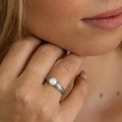 Kovaný prsten damasteel s pravou perlou - Liena — foto 6