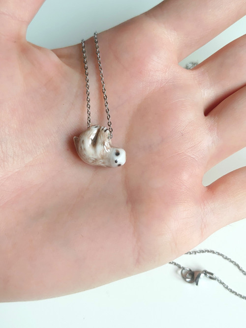 Přívěsek lenochod porcelánový — foto 2