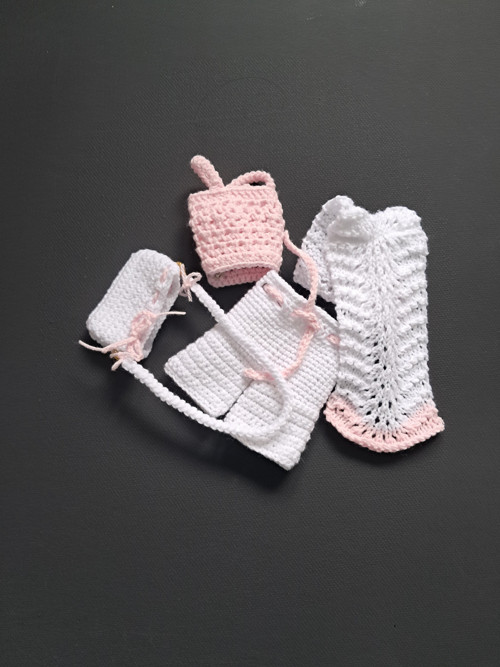Háčkovaný set oblečků pro panenku Barbie — foto 3