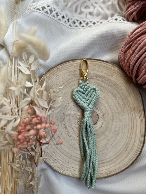 Macrame srdíčková klíčenka mentolové zelena — foto 2