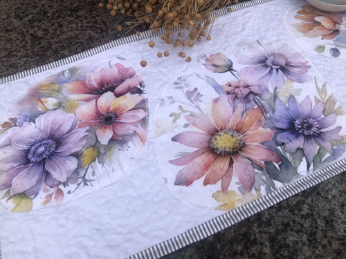 Běhoun květy 68x32 cm — foto 2