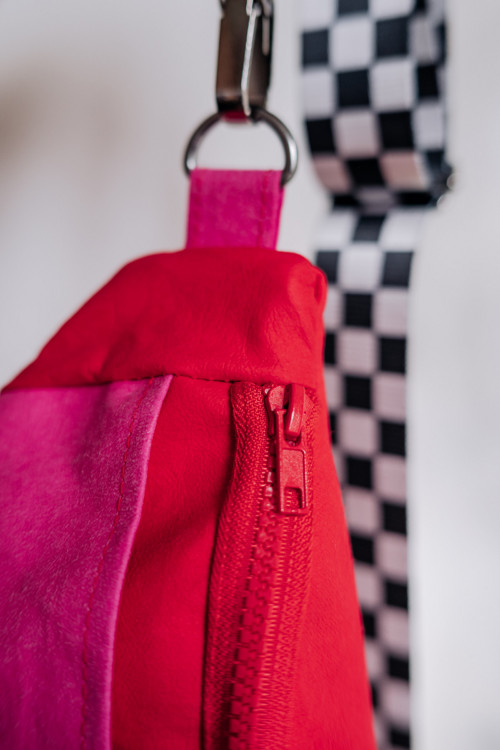Papírová ledvinka // red fuchsia ~ squares — foto 2