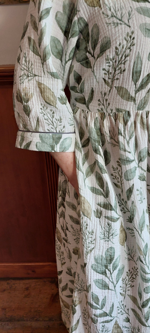 Imené mušelínové šaty — foto 3