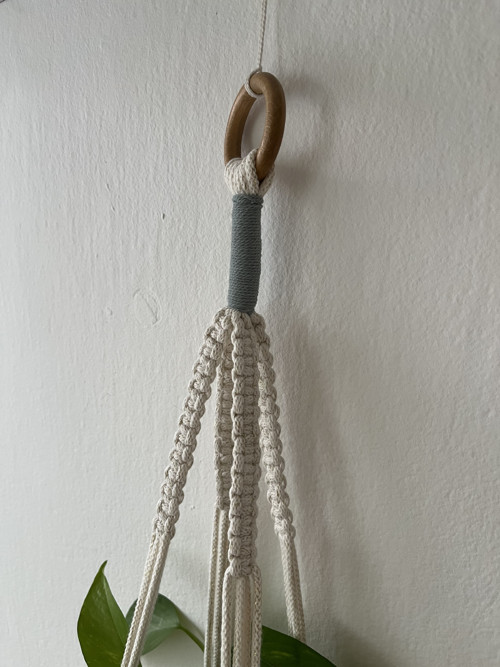 Macrame závěsný květináč — foto 2