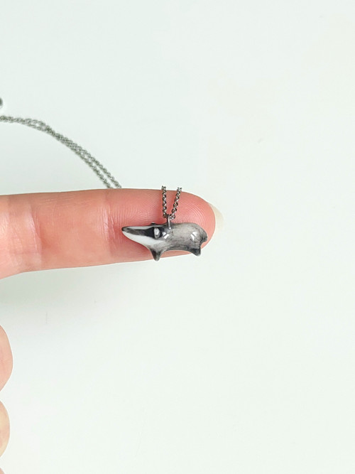 Přívěsek jezevec porcelánový mini — foto 2