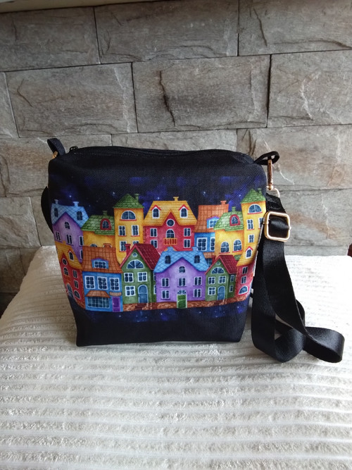 Crossbody taštička " domečky 2" — foto 2