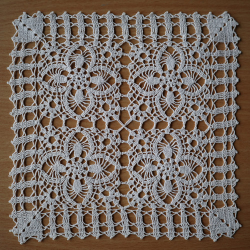 Háčkovaná dečka čtvercová - 20 x 20 cm — foto 2