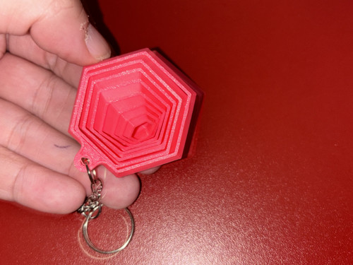 Antistresová klíčenka – hexagon spirála — foto 3