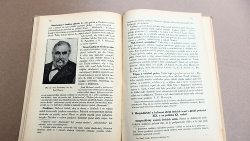 Učebnice dějepisu — foto 3