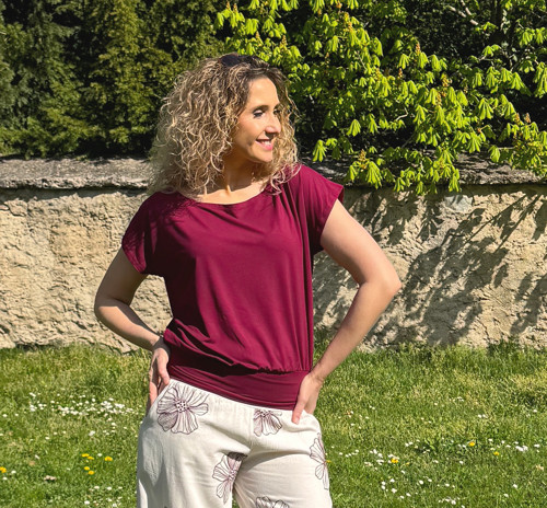 Volný top s pasem vínový — foto 3