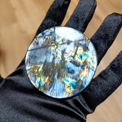 Labradorit, ID 5669, průměr 62 mm — foto 4