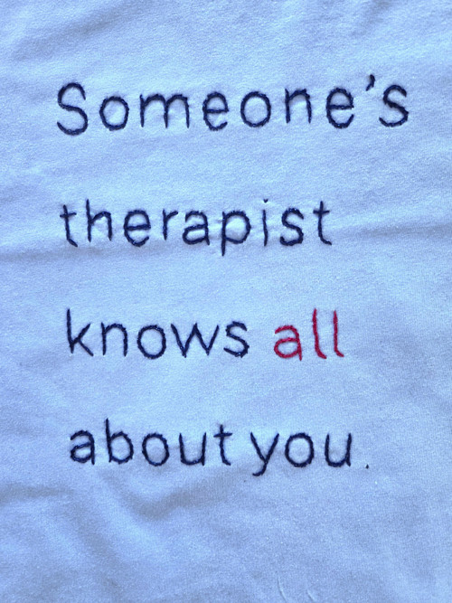 Tričko „Someone's therapist“ – světle modré, S — foto 4
